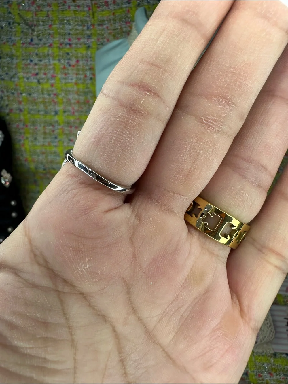 A great Gold Solitaire and Band Ring Set with Clear Stones size 6 1/2